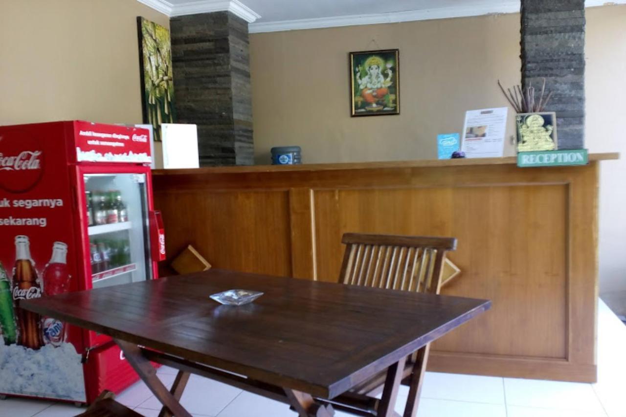 Oyo Flagship 91237 Ratu Guest House Kedunganan Exterior photo