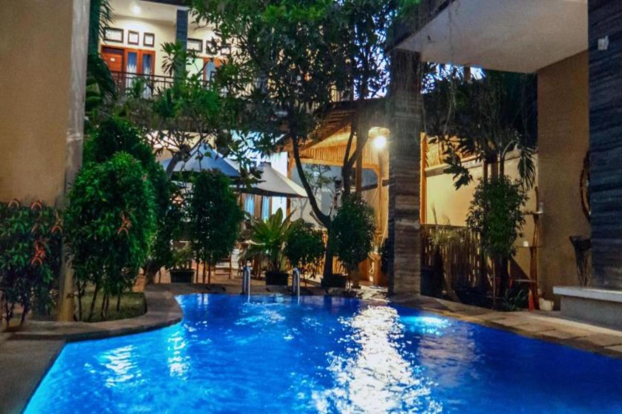 Oyo Flagship 91237 Ratu Guest House Kedunganan Exterior photo